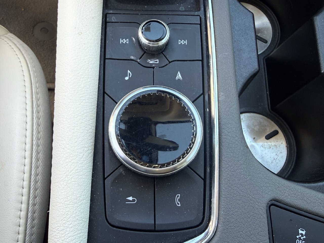 Used 2024 Cadillac XT6 Premium Luxury FWD image 20