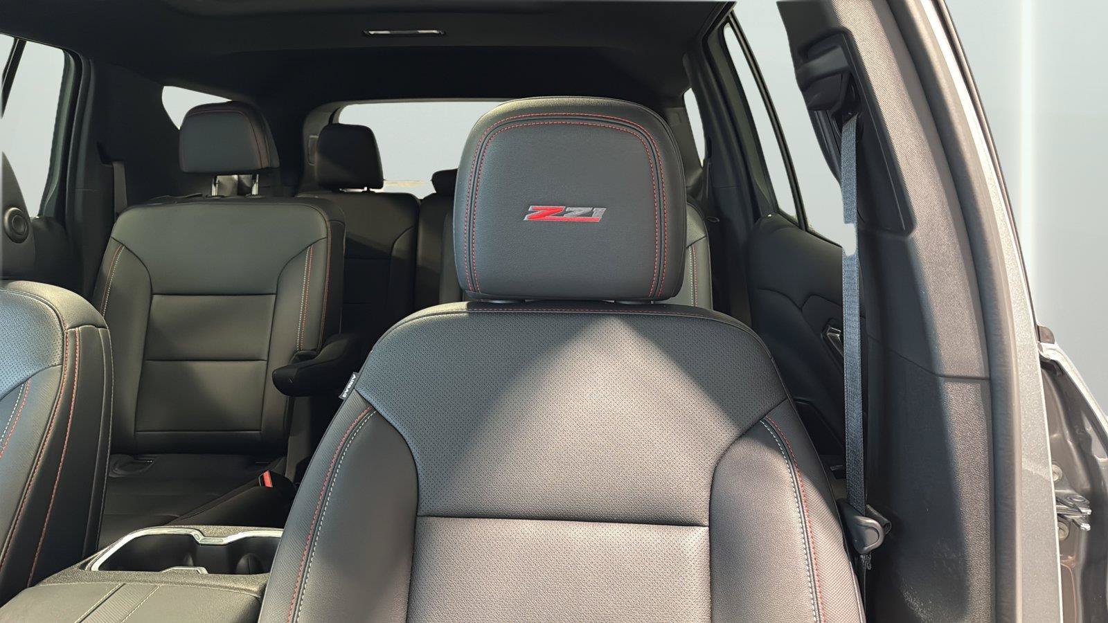 Used 2025 Chevrolet Traverse Z71 AWD/4WD image 28