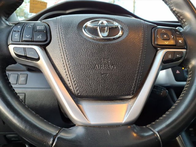 Used 2019 Toyota Highlander XLE w/ Carpet Mat Package (TMS) AWD/4WD image 20