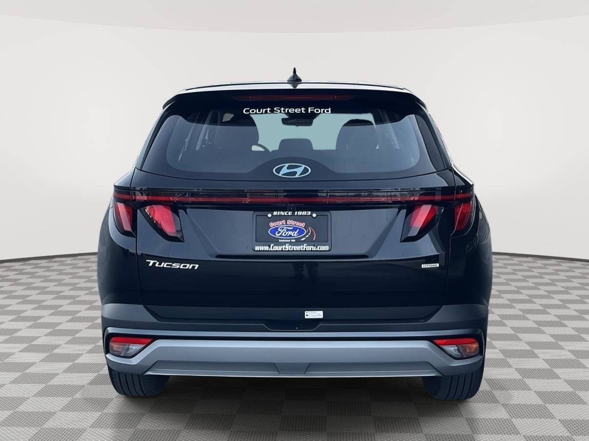 Used 2025 Hyundai Tucson SE AWD/4WD image 4