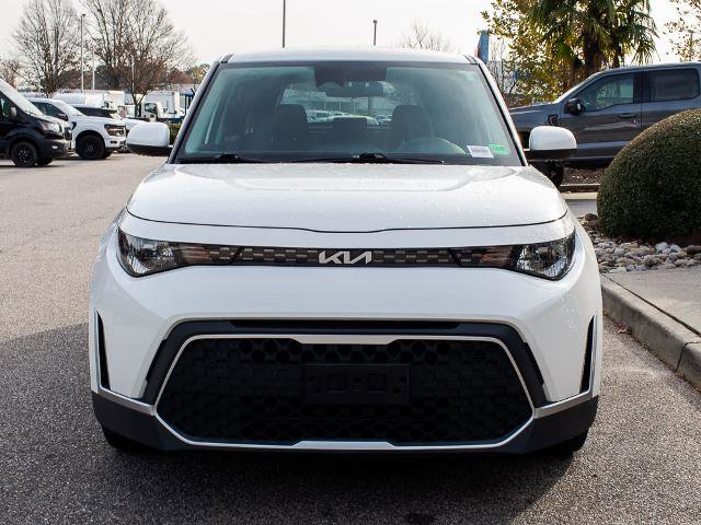 Used 2023 Kia Soul LX image 2