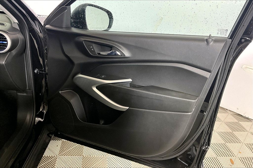 Used 2025 Chevrolet Trax LS FWD image 19