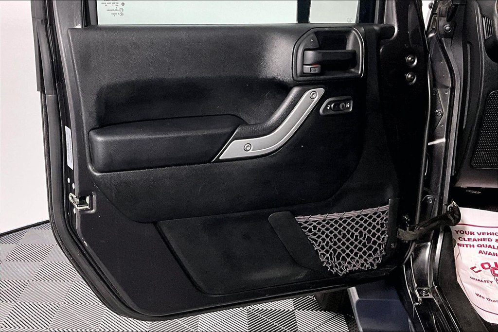 Used 2017 Jeep Wrangler Unlimited Sahara w/ Dual Top Group AWD/4WD image 22