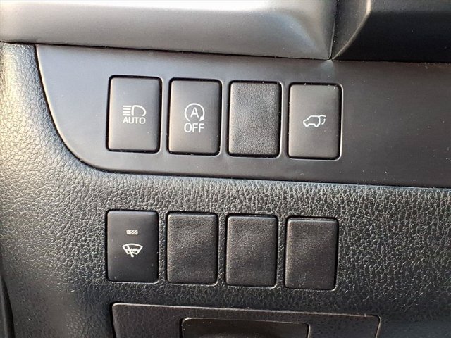 Used 2019 Toyota Highlander XLE w/ Carpet Mat Package (TMS) AWD/4WD image 19