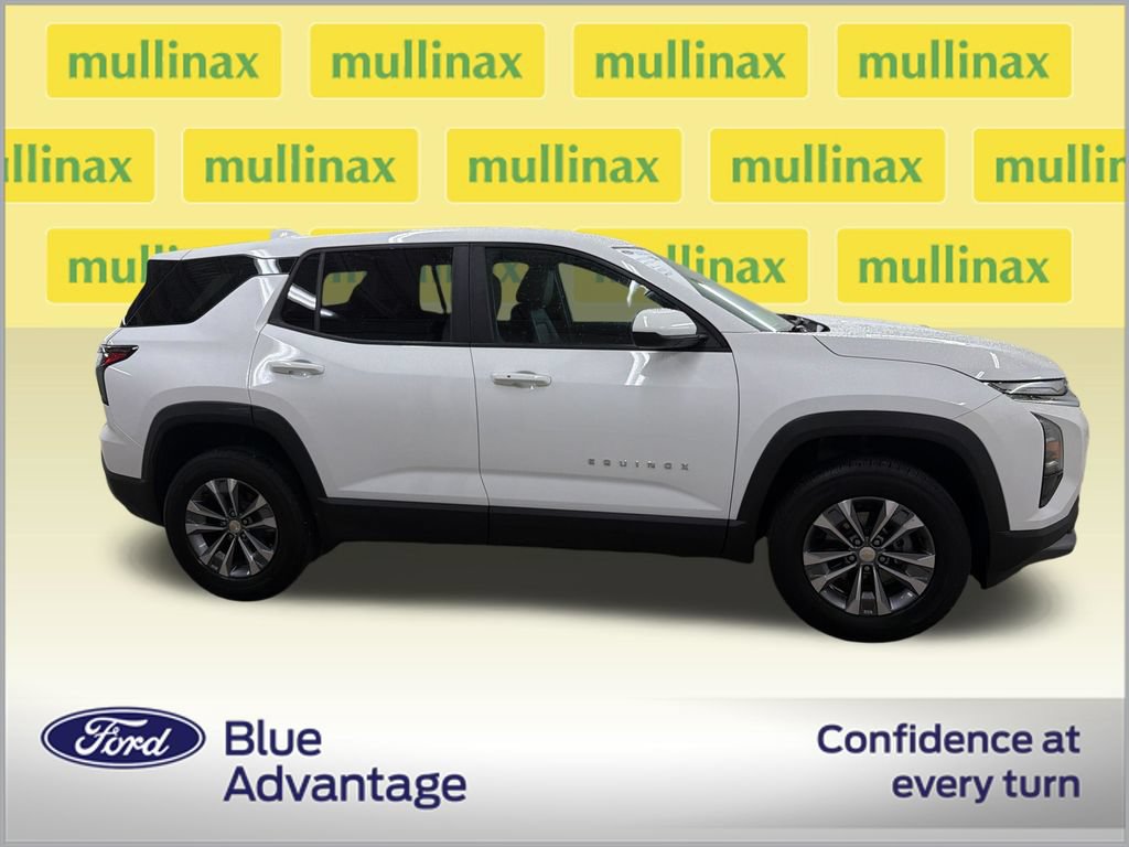 Used 2026 Chevrolet Equinox LT w/ Convenience Package II FWD image 3