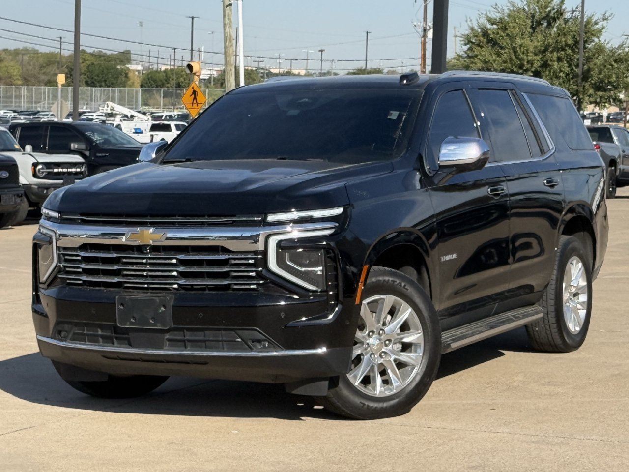 Used 2025 Chevrolet Tahoe Premier AWD/4WD image 2