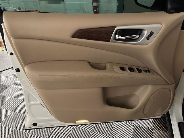 Used 2018 Nissan Pathfinder Platinum FWD image 17