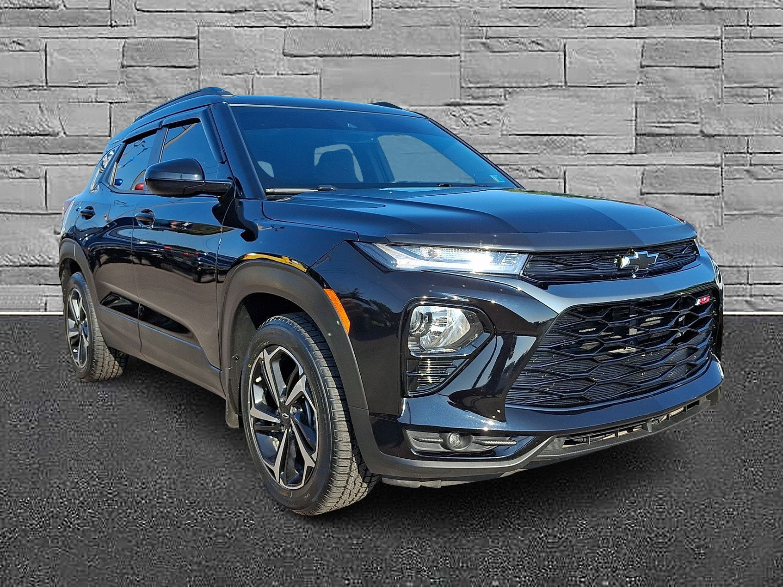 Used 2022 Chevrolet TrailBlazer RS w/ Sun and Liftgate Package AWD/4WD image 2
