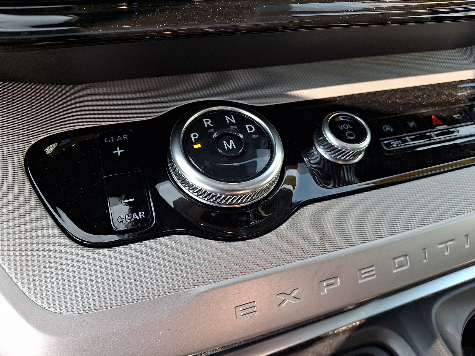 Certified 2025 Ford Expedition Active AWD/4WD image 17