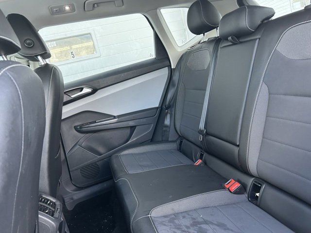 Used 2023 Volkswagen Taos SE w/ Panoramic Sunroof Package image 9