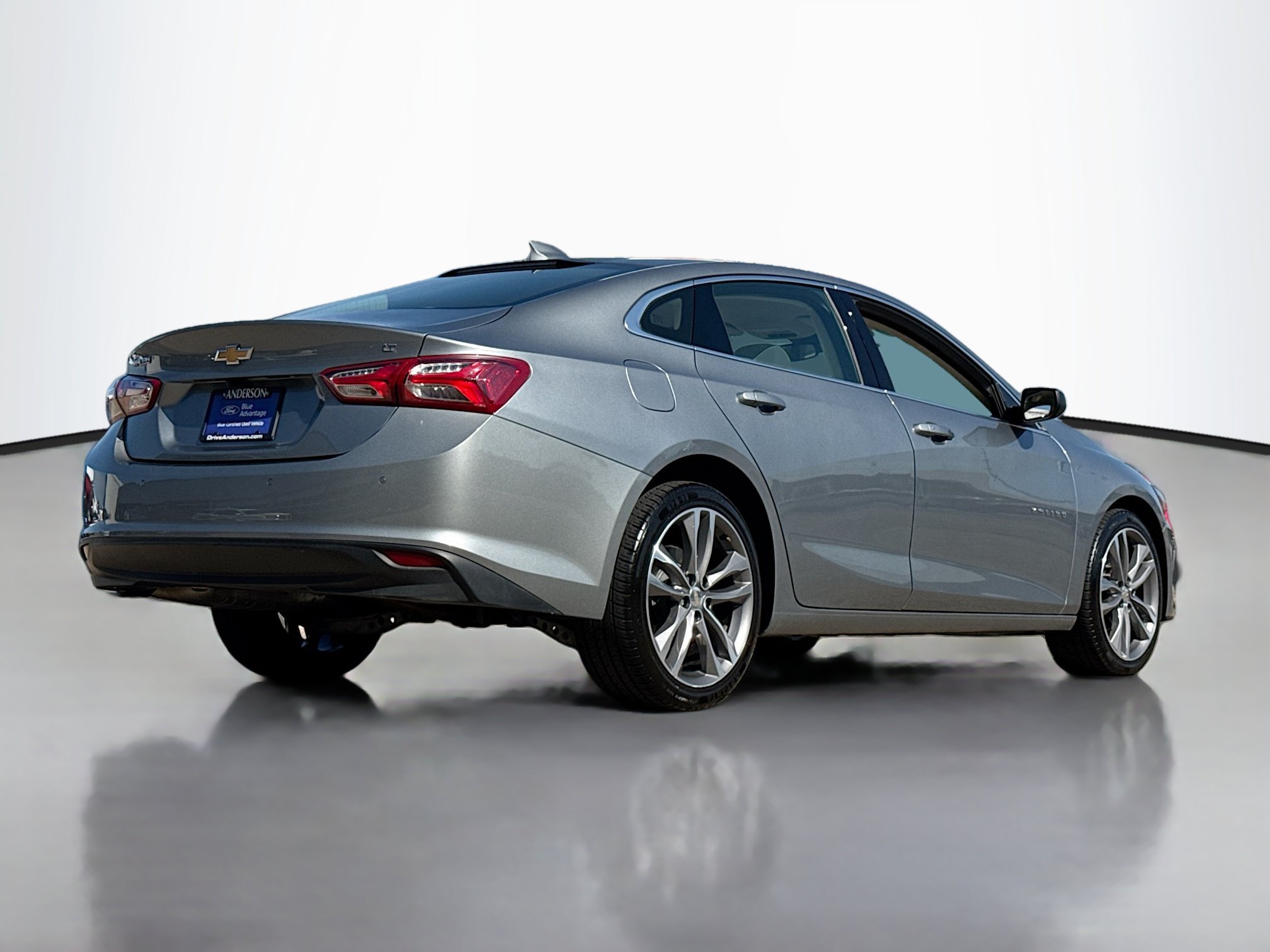 Used 2024 Chevrolet Malibu LT FWD image 2