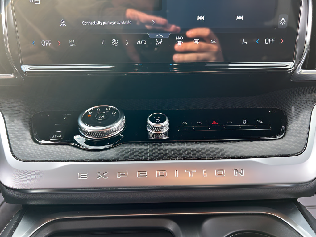 Certified 2025 Ford Expedition Platinum w/ Stealth Performance Package AWD/4WD image 19