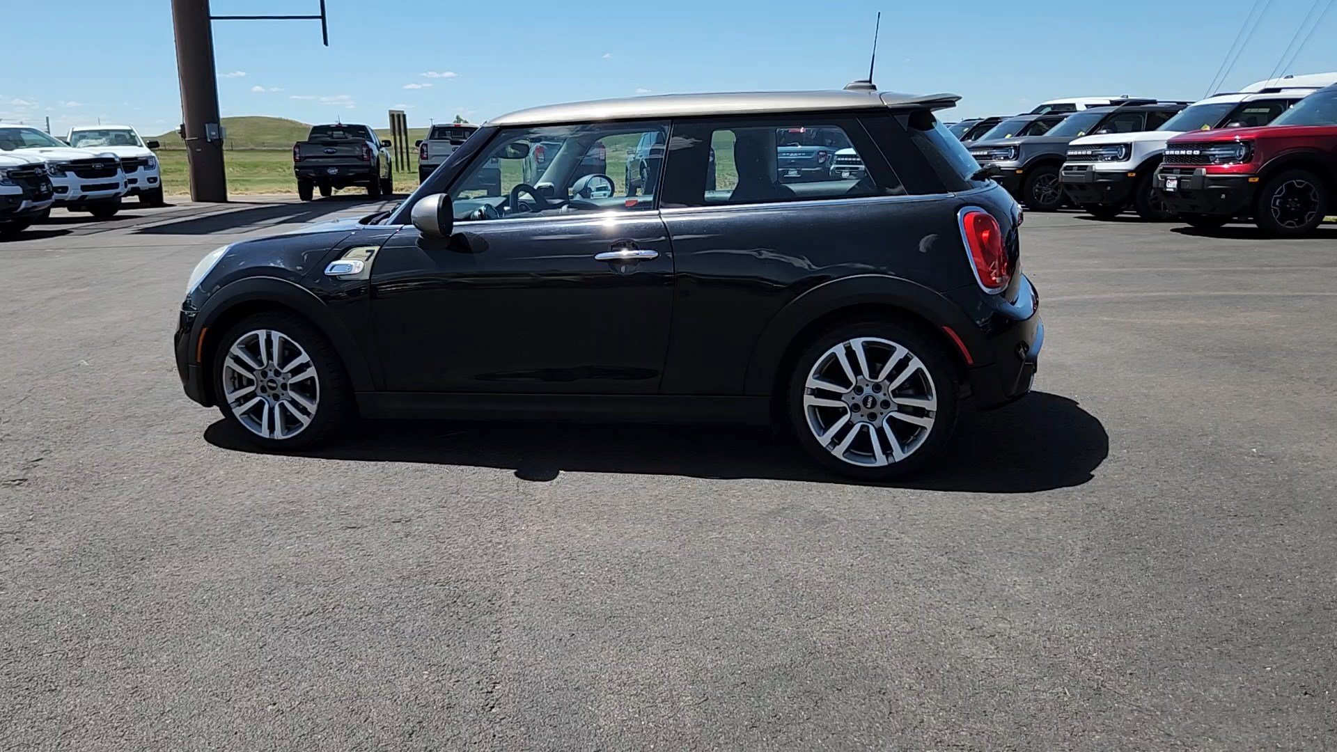 Used 2017 MINI Cooper S FWD image 2