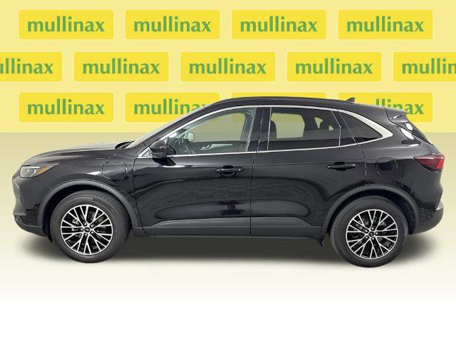 Certified 2025 Ford Escape SE w/ PHEV Premium Package image 2