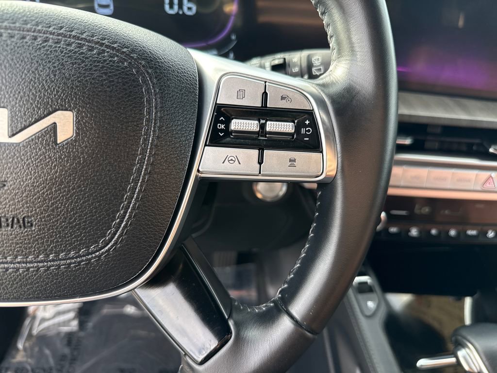 Used 2024 Kia Telluride EX w/ EX Captain's Chair Package image 17