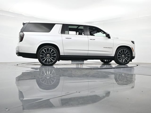Used 2025 Chevrolet Suburban High Country AWD/4WD image 36