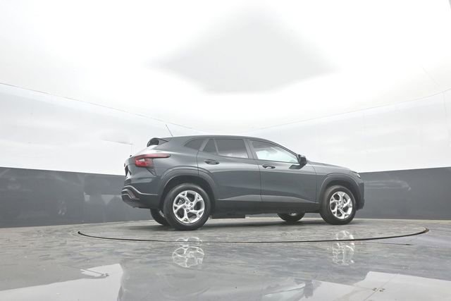 Used 2025 Chevrolet Trax LS w/ LS Convenience Package image 29