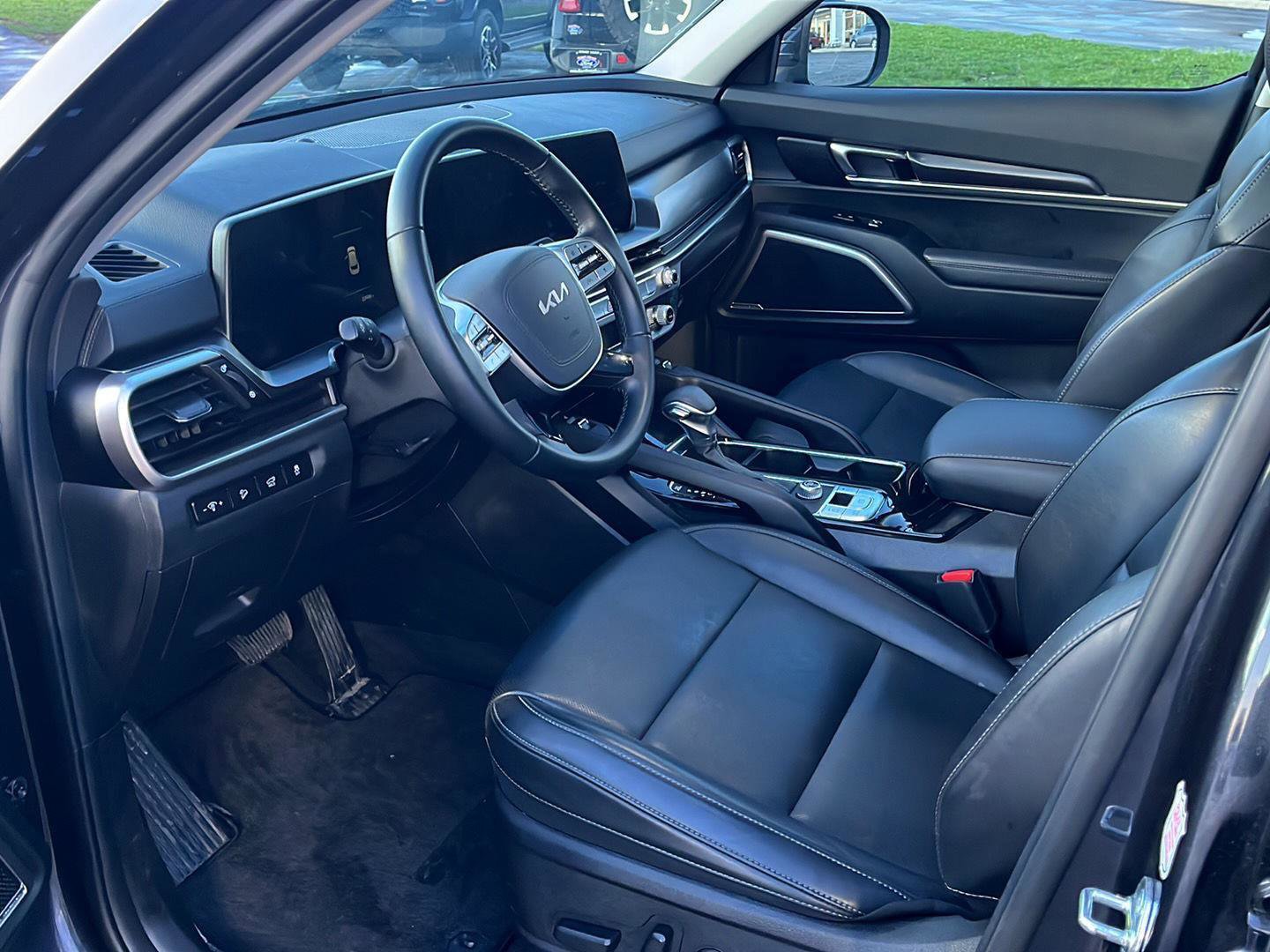 Used 2025 Kia Telluride S FWD image 9