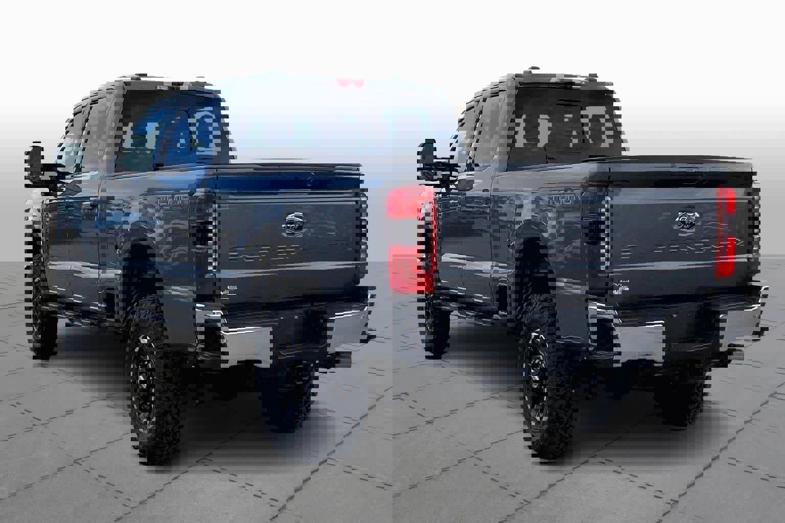 Certified 2025 Ford F250 Lariat w/ Tremor Off-Road Package image 4