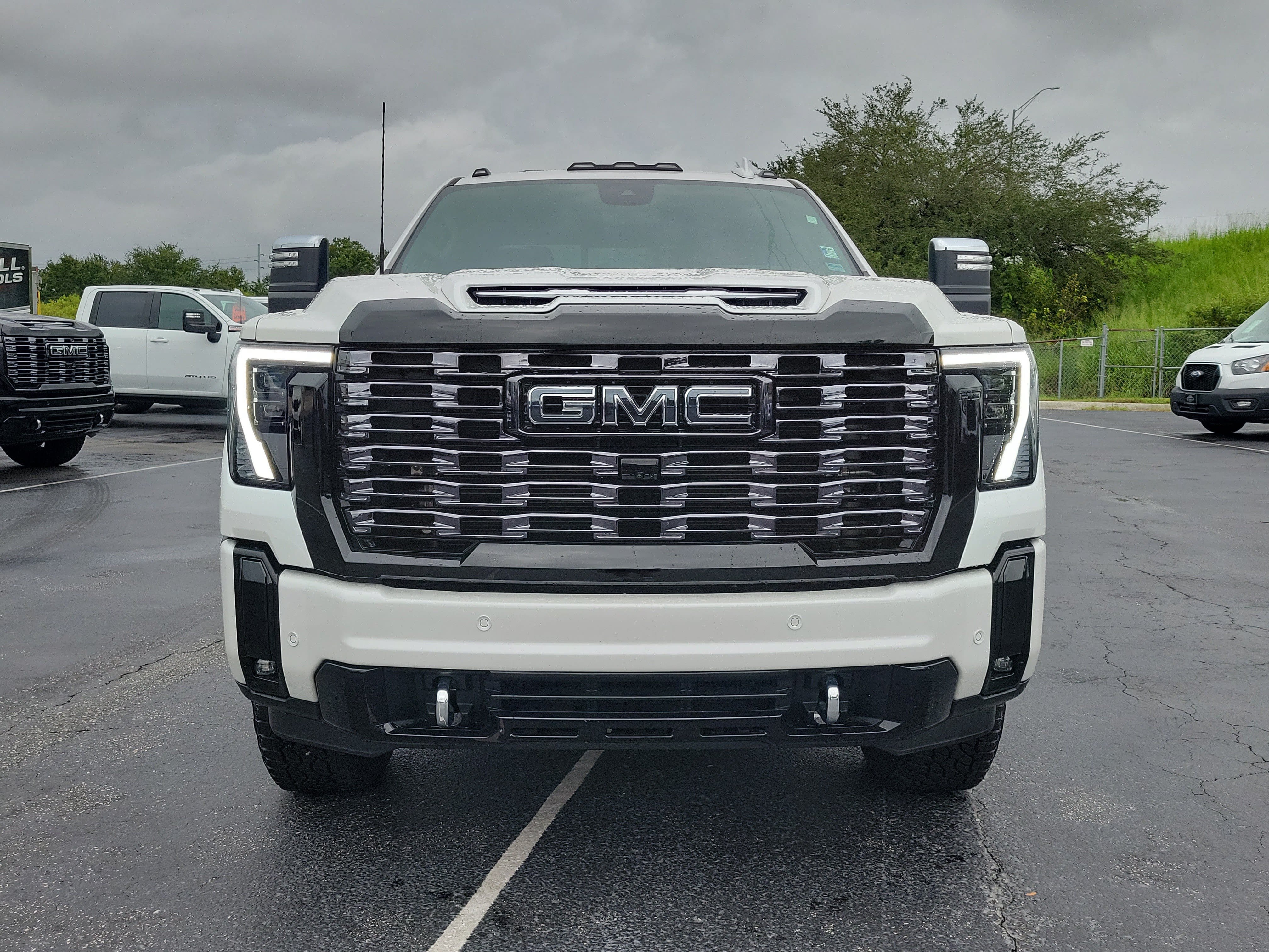 Used 2025 GMC Sierra 2500 Denali Ultimate AWD/4WD image 2