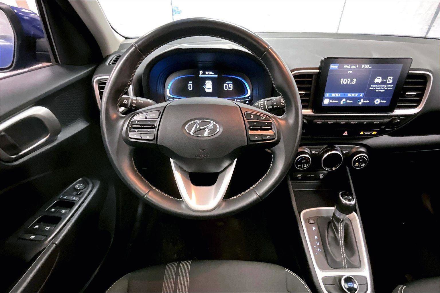 Used 2024 Hyundai Venue SEL image 7