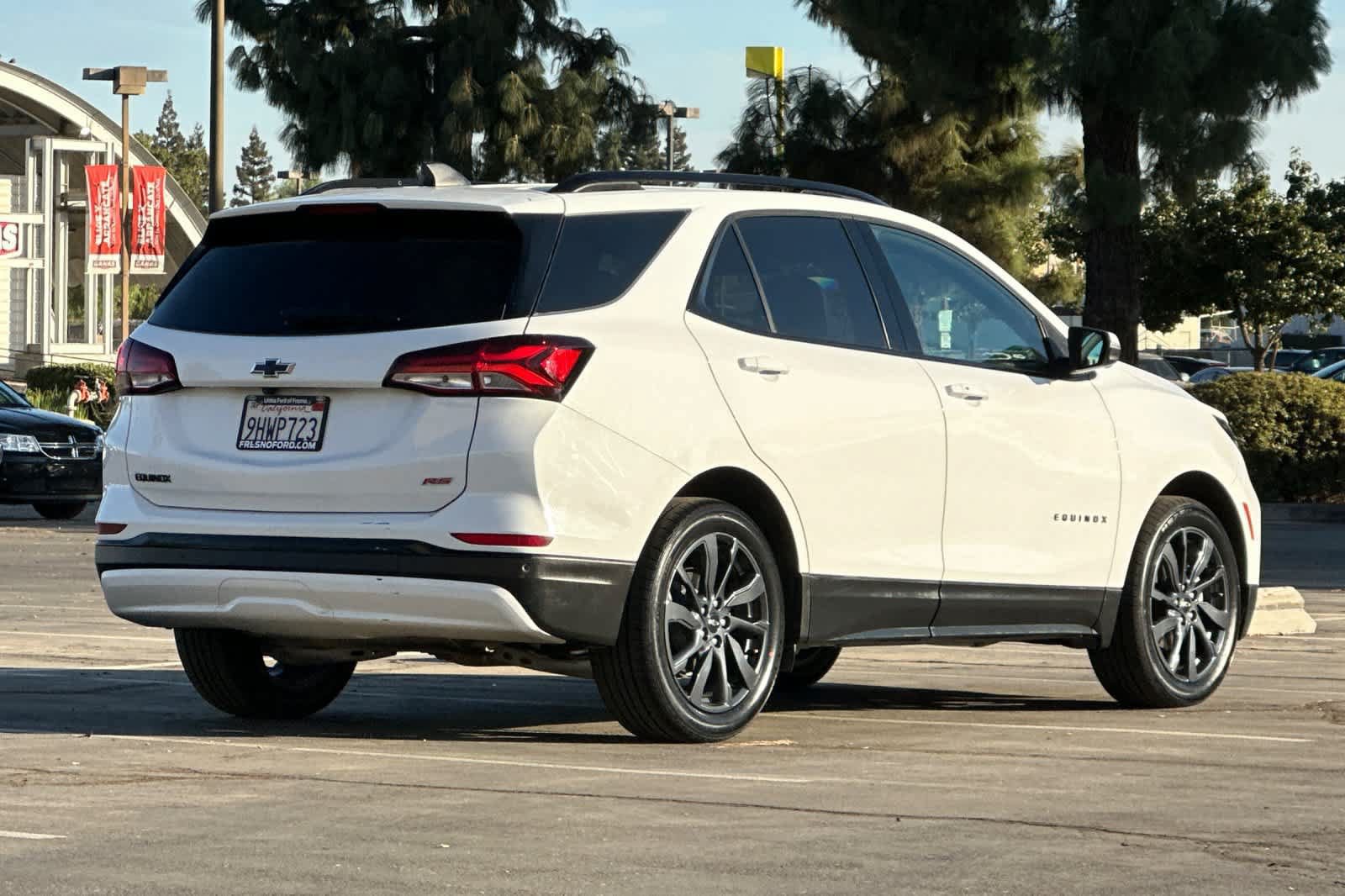 Used 2024 Chevrolet Equinox RS FWD image 2