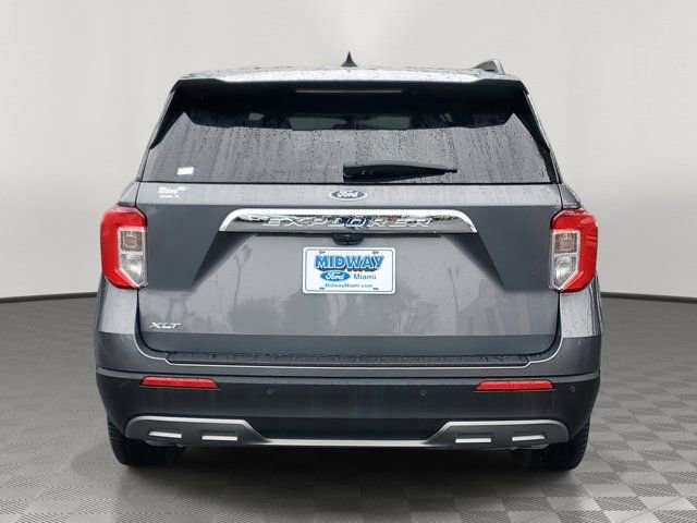 Certified 2022 Ford Explorer XLT w/ Equipment Group 202A image 3