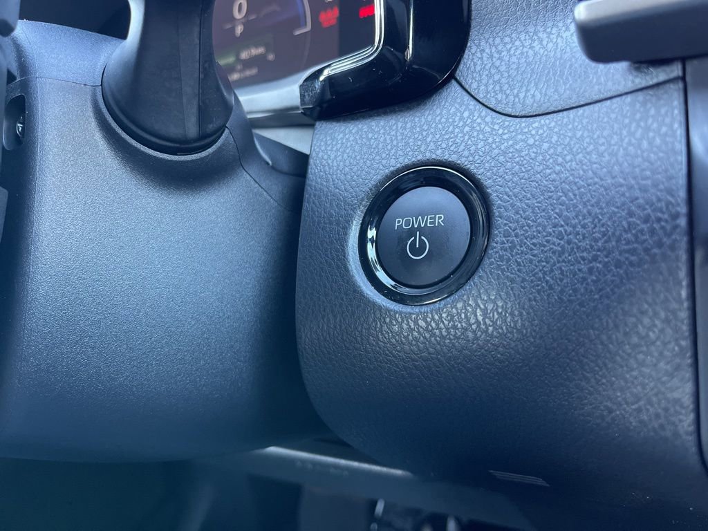 Used 2025 Toyota Camry SE image 13