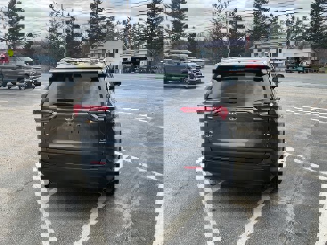 Used 2020 Toyota RAV4 LE w/ All Weather Liner Package AWD/4WD image 9