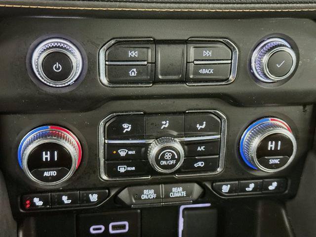 Used 2024 GMC Yukon XL AT4 w/ Technology Package AWD/4WD image 18