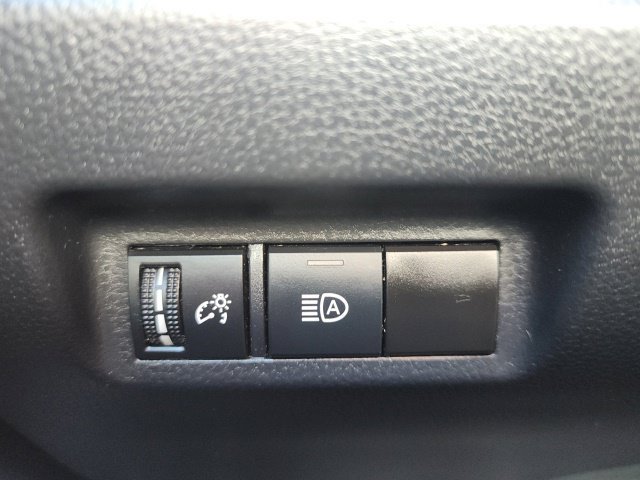 Used 2022 Toyota RAV4 LE AWD/4WD image 22
