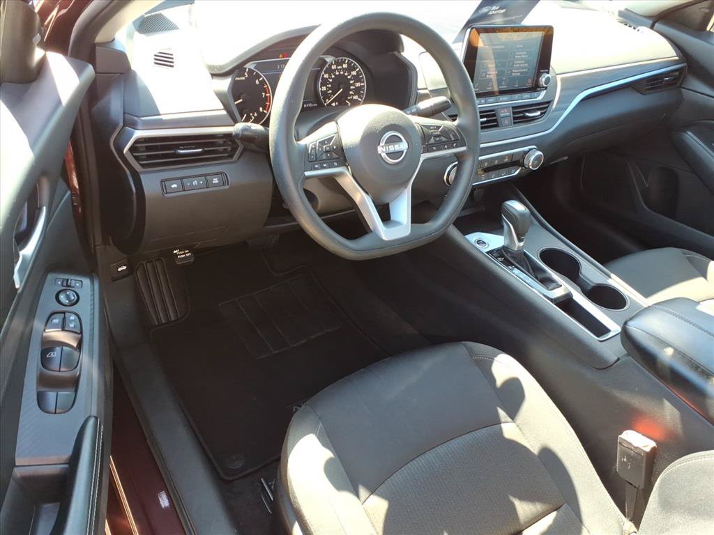 Used 2025 Nissan Altima 2.5 SV FWD image 7