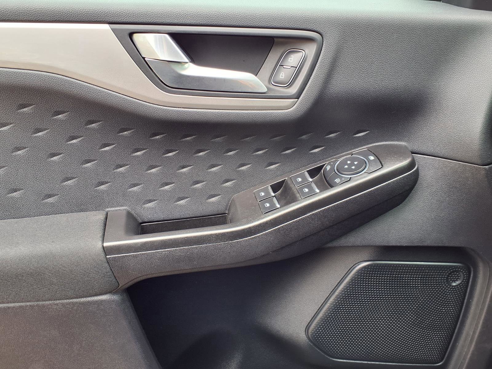 Certified 2020 Ford Escape SE image 8