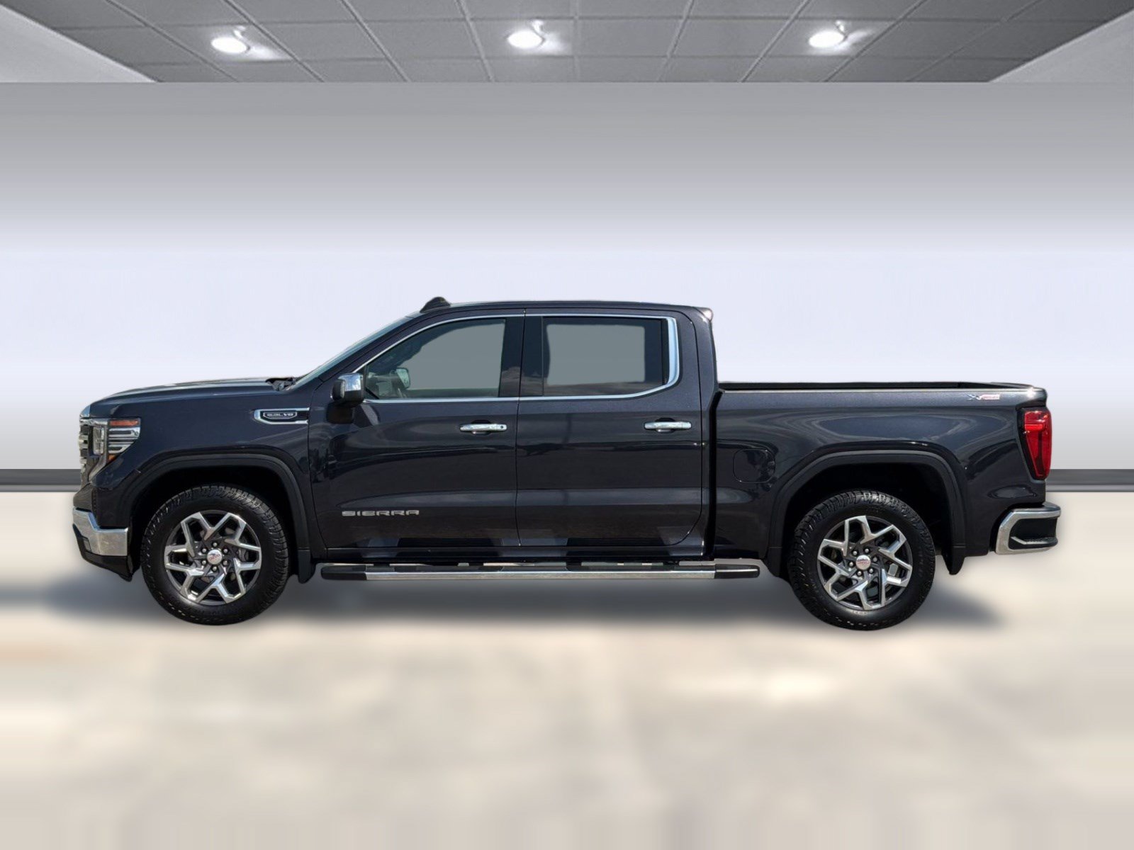 Used 2022 GMC Sierra 1500 SLT AWD/4WD image 2