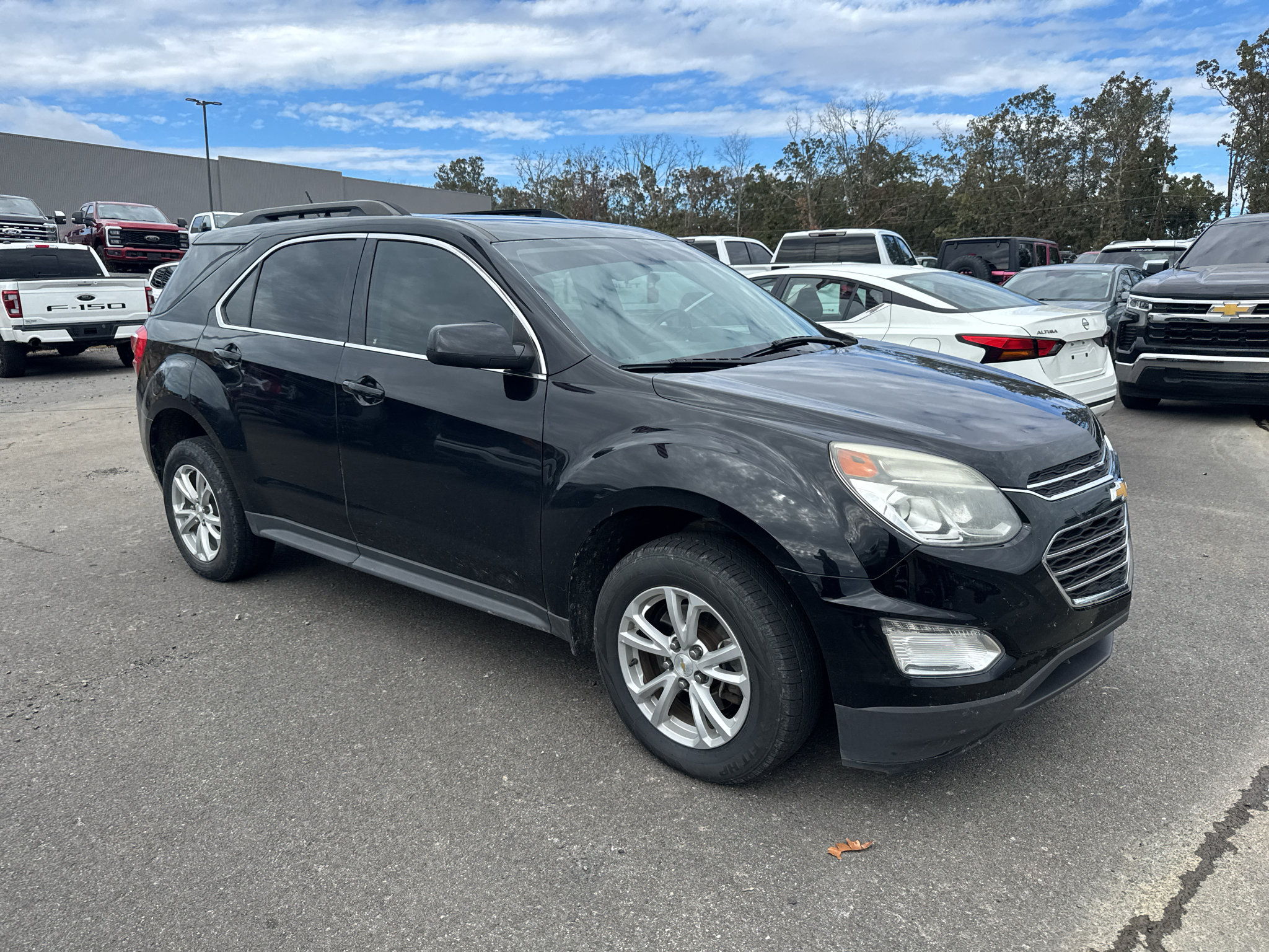 Used 2017 Chevrolet Equinox LT w/ Convenience Package FWD image 4