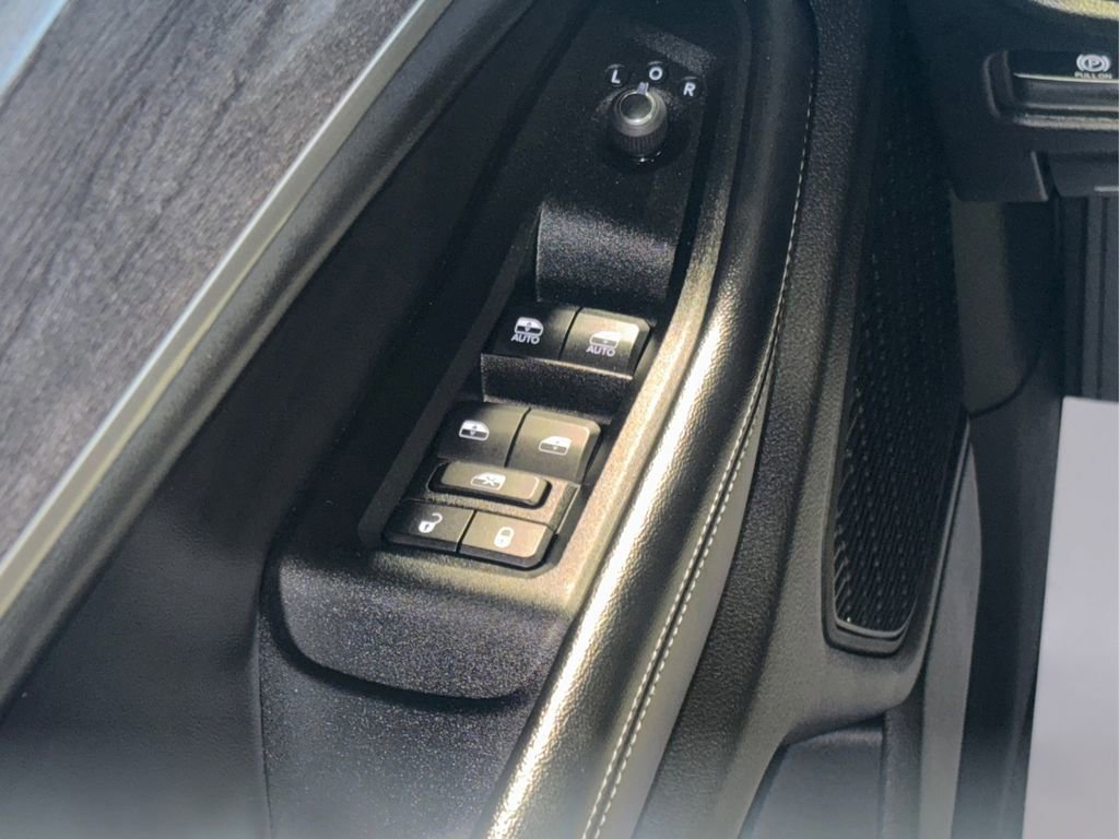 Used 2024 Jeep Grand Cherokee L Limited w/ Luxury Tech Group II image 32