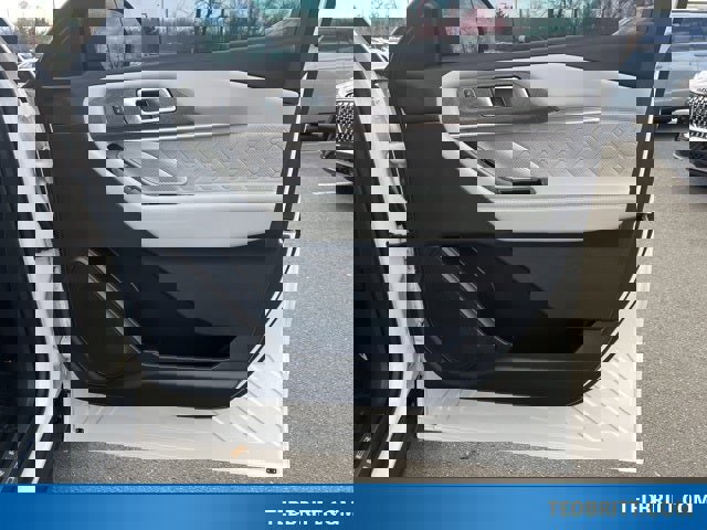 Certified 2025 Ford Explorer Platinum w/ Ultimate Package image 23