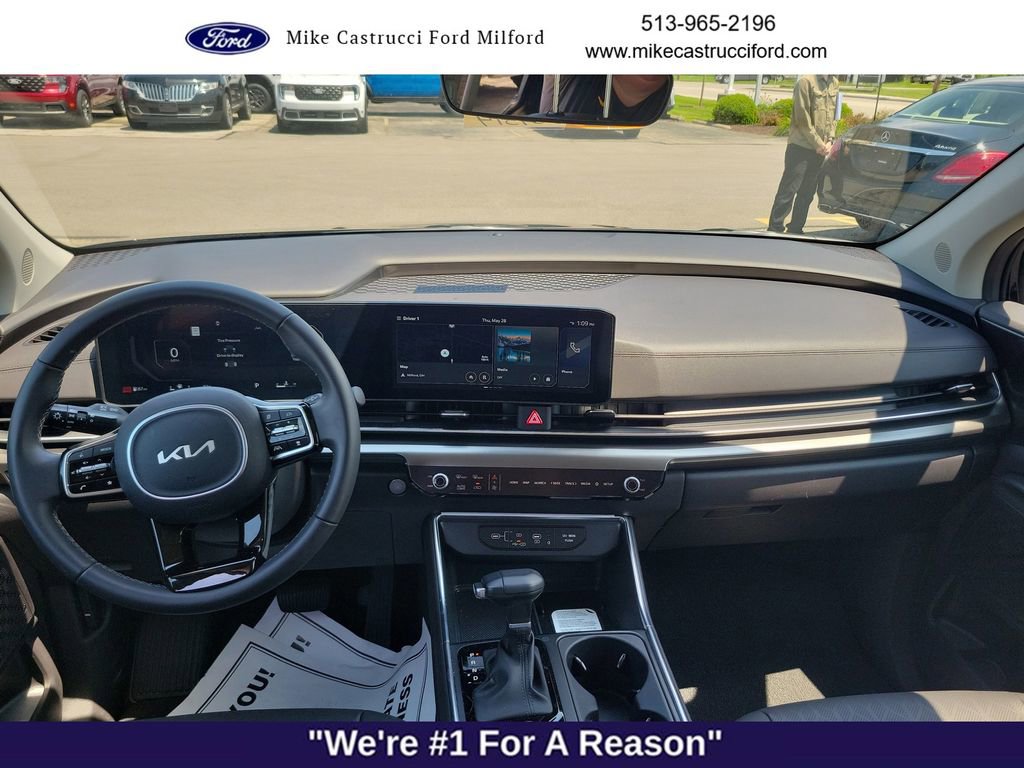 Used 2026 Kia Carnival SX w/ SX Dark Edition Package FWD image 10