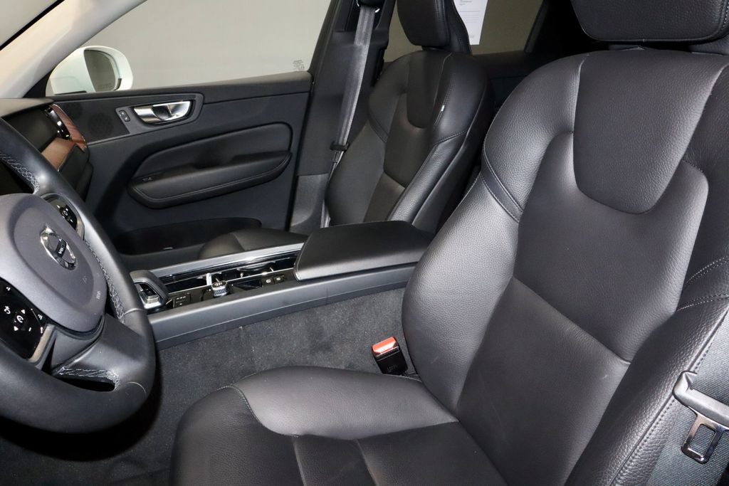 Used 2023 Volvo XC60 B5 Plus AWD/4WD image 26