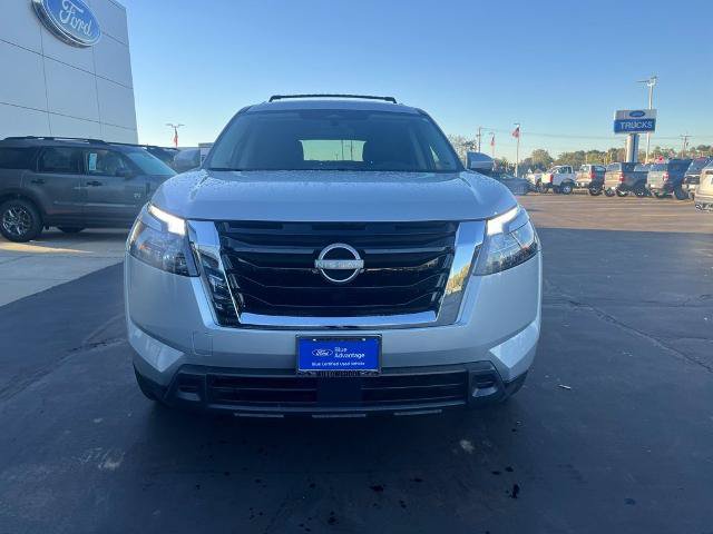Used 2023 Nissan Pathfinder SV w/ SV Premium Package AWD/4WD image 2