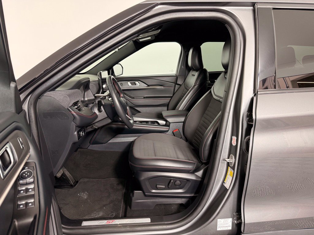 Certified 2025 Ford Explorer ST-Line w/ ST-Line Street Pack AWD/4WD image 2