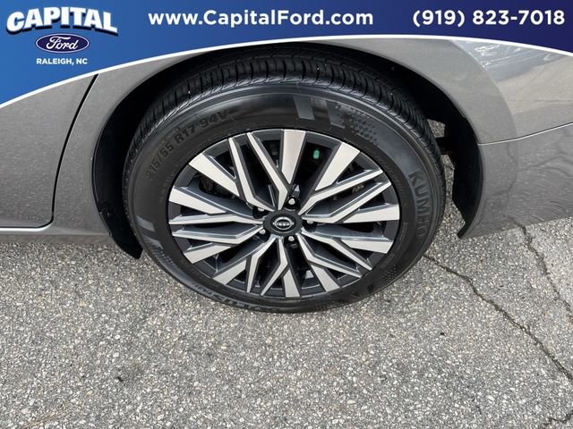 Used 2024 Nissan Altima 2.5 SV image 13