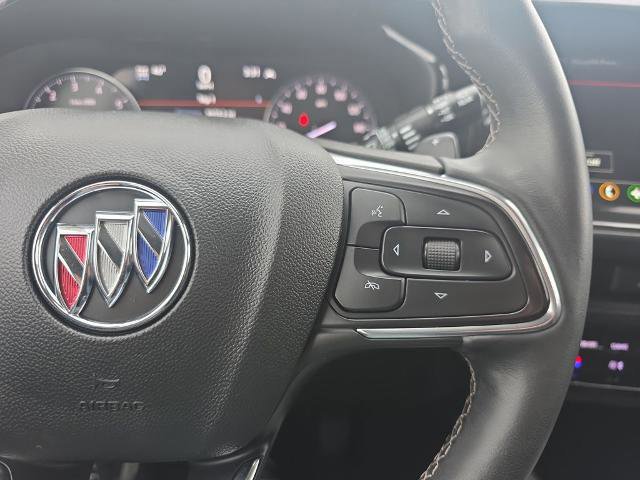 Used 2023 Buick Envision Essence image 25