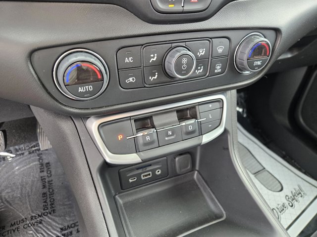 Used 2024 GMC Terrain SLT AWD/4WD image 22