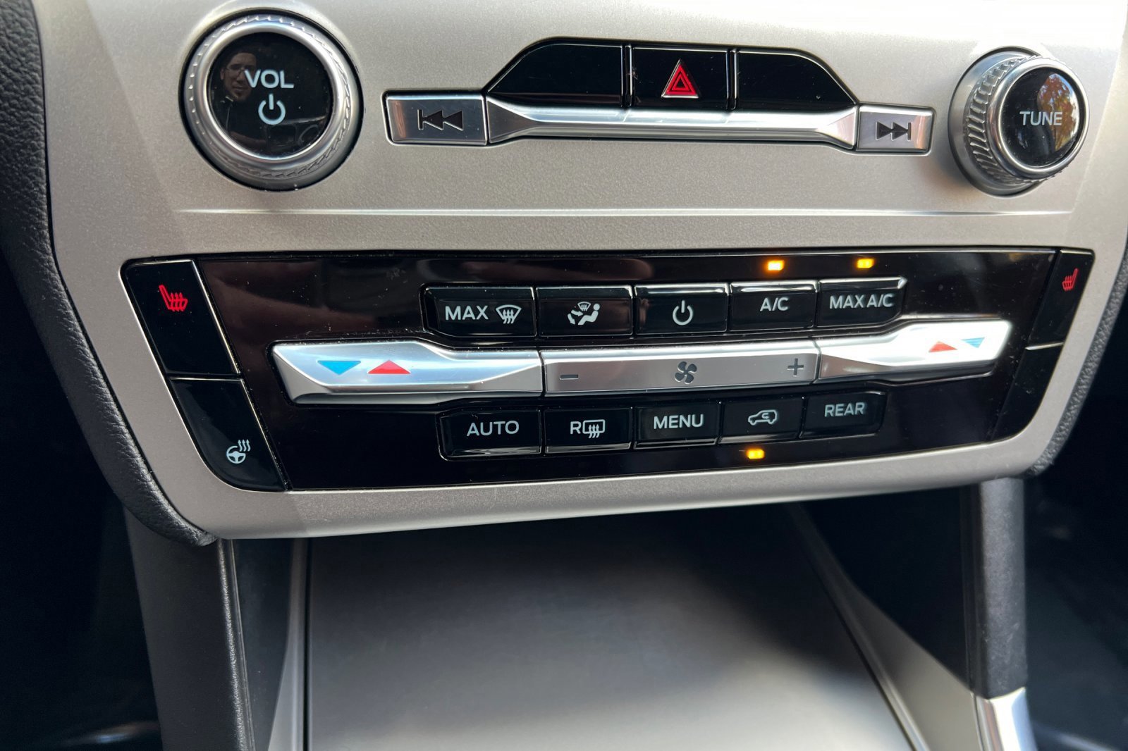 Certified 2022 Ford Explorer XLT w/ Equipment Group 202A image 28