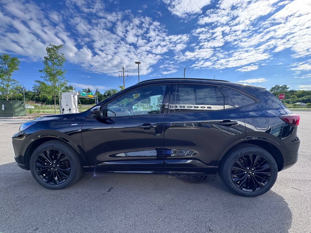Certified 2023 Ford Escape ST-Line Elite w/ Premium Technology Package AWD/4WD image 4