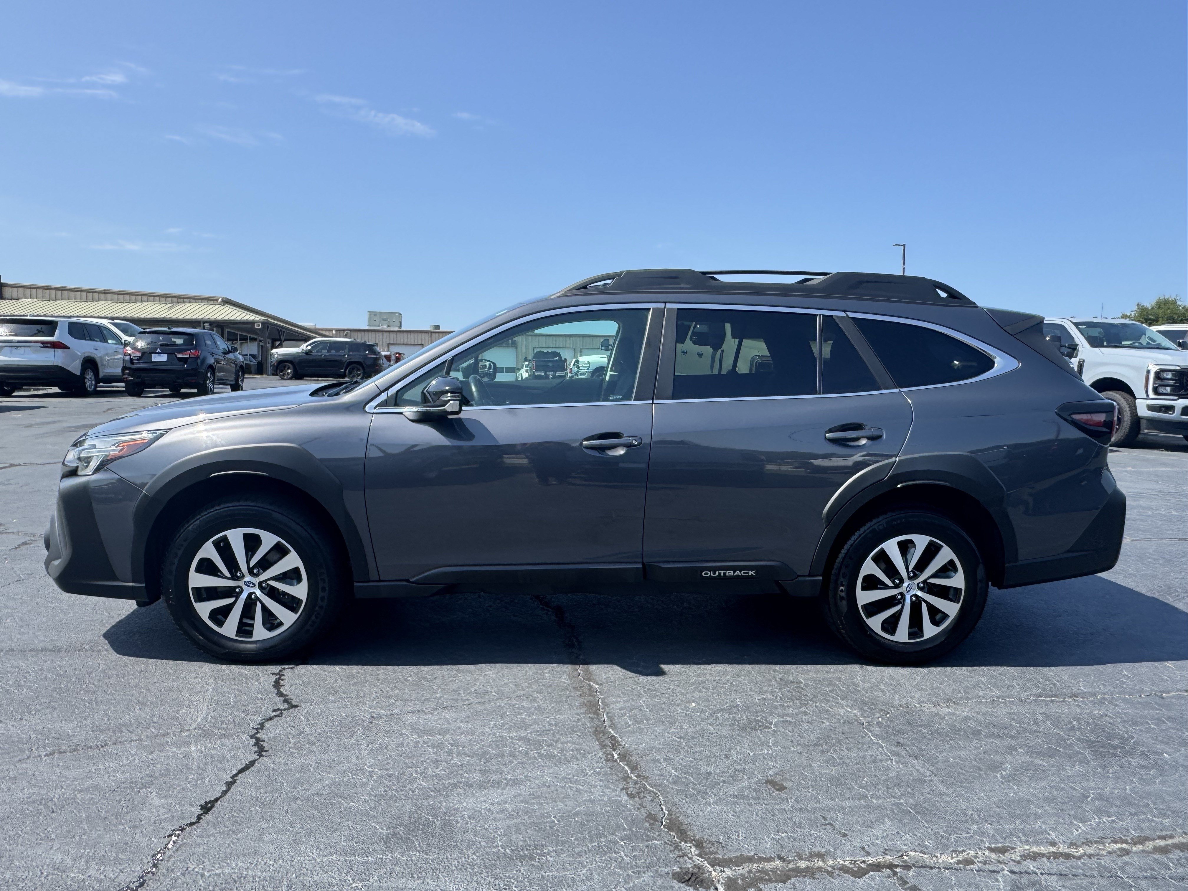 Used 2023 Subaru Outback Premium AWD/4WD image 8