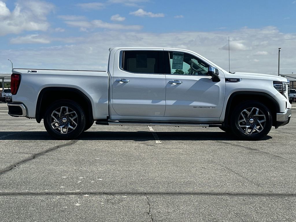 Used 2023 GMC Sierra 1500 SLT w/ SLT Premium Package AWD/4WD image 2