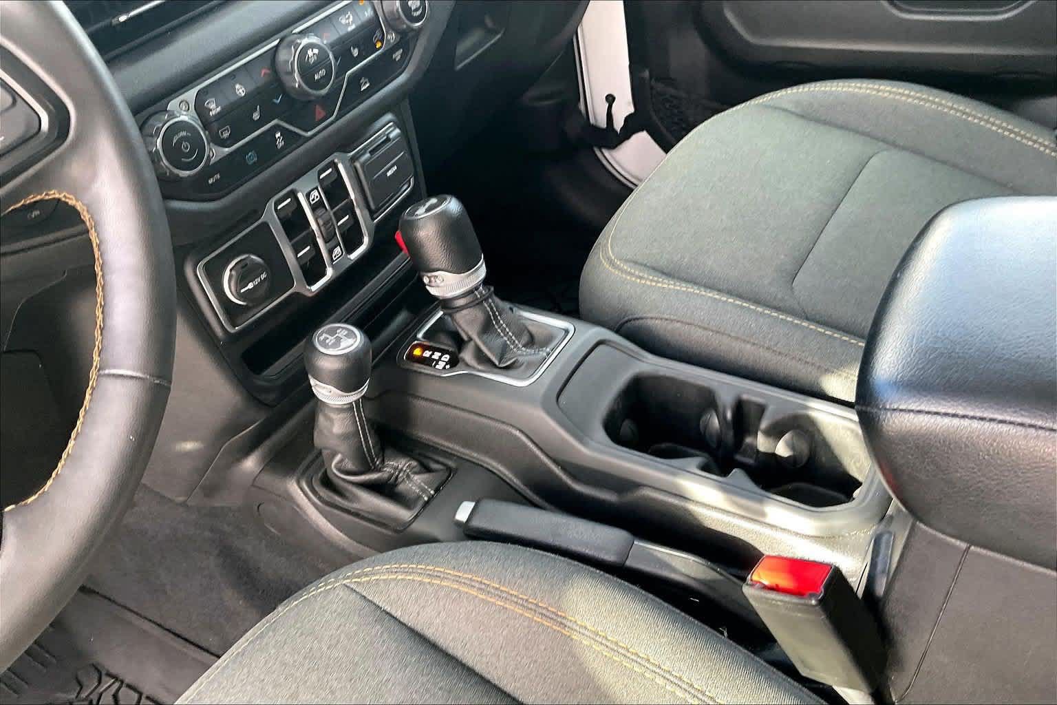 Used 2024 Jeep Wrangler Unlimited w/ Dual Top Group AWD/4WD image 16