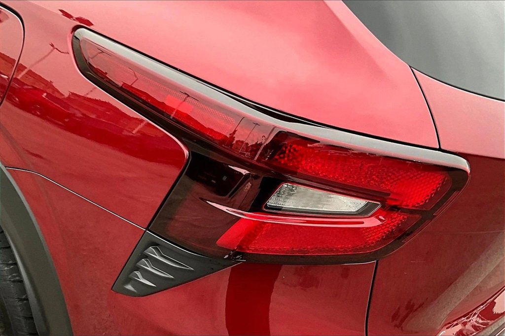 Used 2024 Chevrolet Trax LS w/ LS Convenience Package image 28